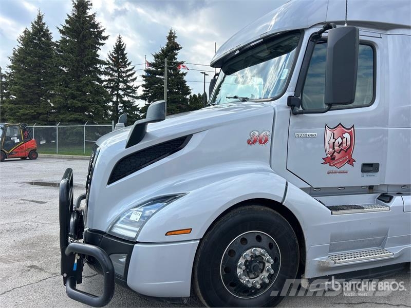 Volvo VNL860 Truck Tractor Units