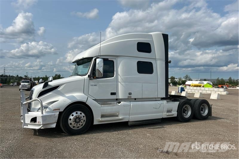 Volvo VNL860 Tractor Units