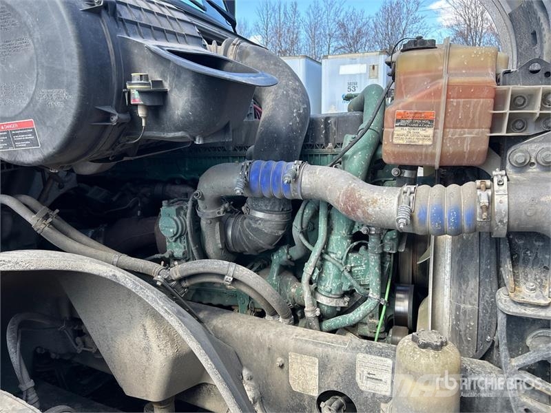 Volvo VNL860 Truck Tractor Units