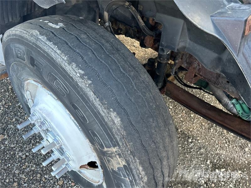 Volvo VNM وحدات الجر