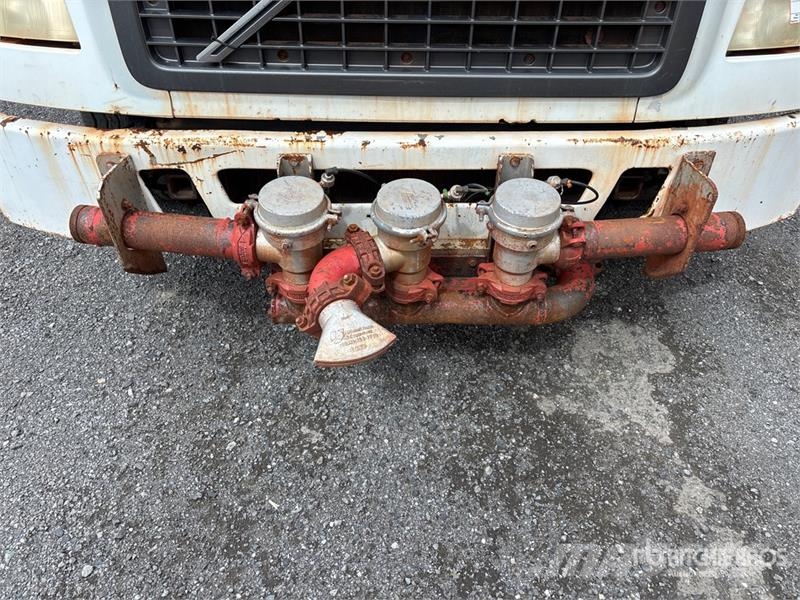 Volvo VNM صهاريج مياه