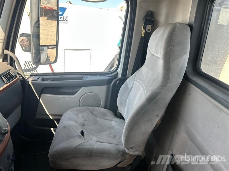Volvo VNM Тягачі