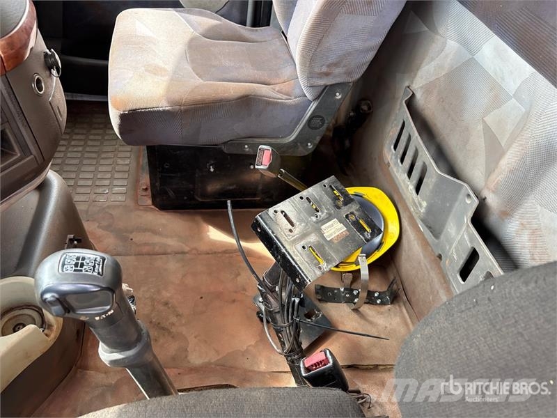 Volvo VNM صهاريج مياه