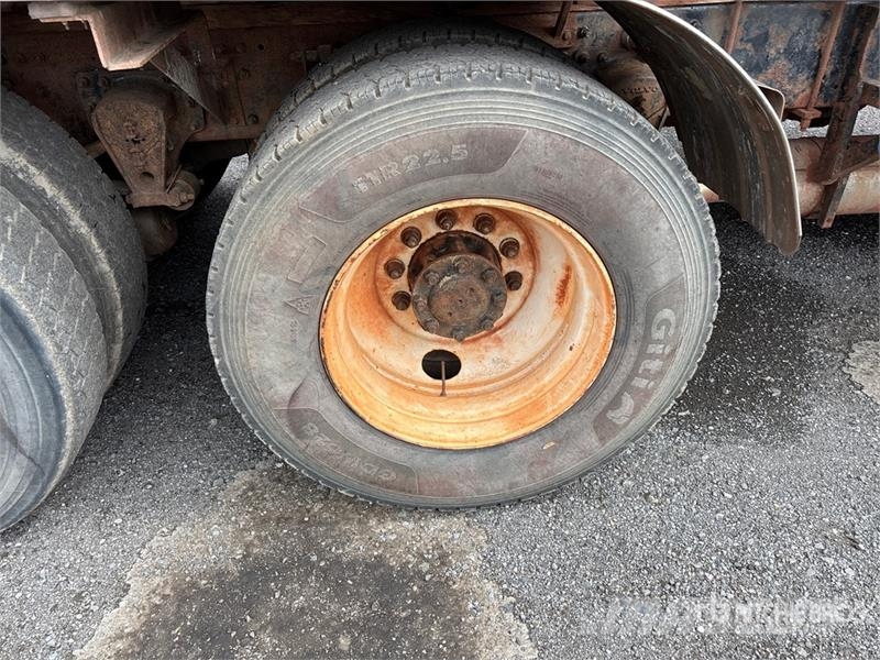 Volvo VNM صهاريج مياه