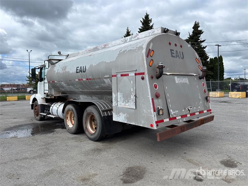 Volvo VNM صهاريج مياه