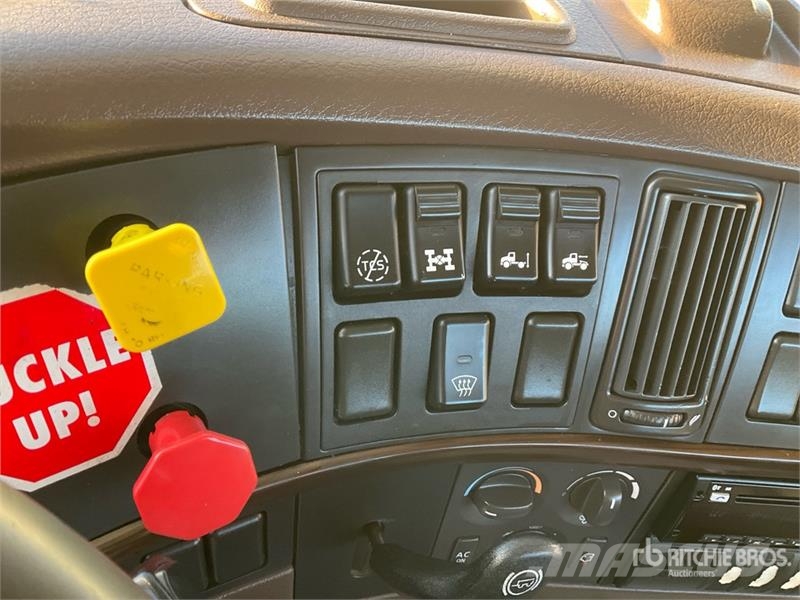 Volvo VNM Vlačilci