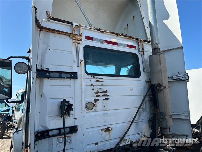 Volvo VNM Тягачі