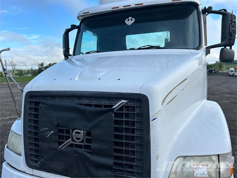 Volvo VNM وحدات الجر