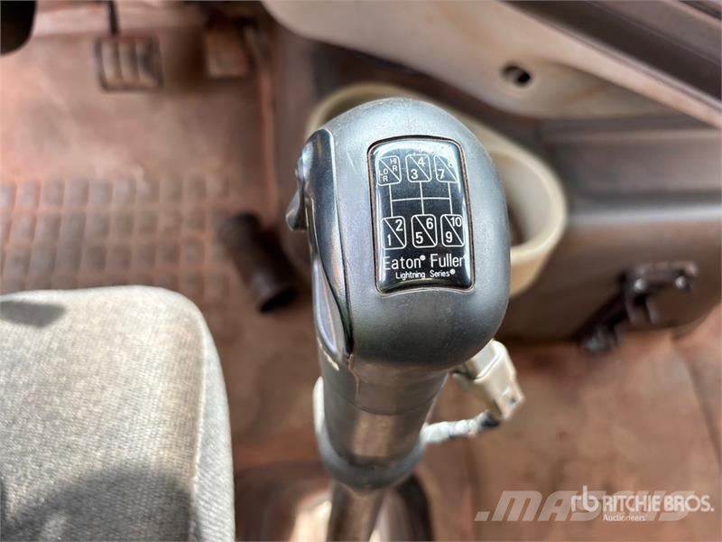 Volvo VNM صهاريج مياه