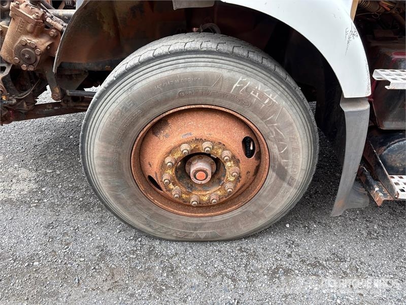 Volvo VNM صهاريج مياه