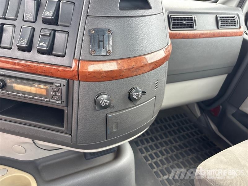 Volvo VNM Naudoti vilkikai