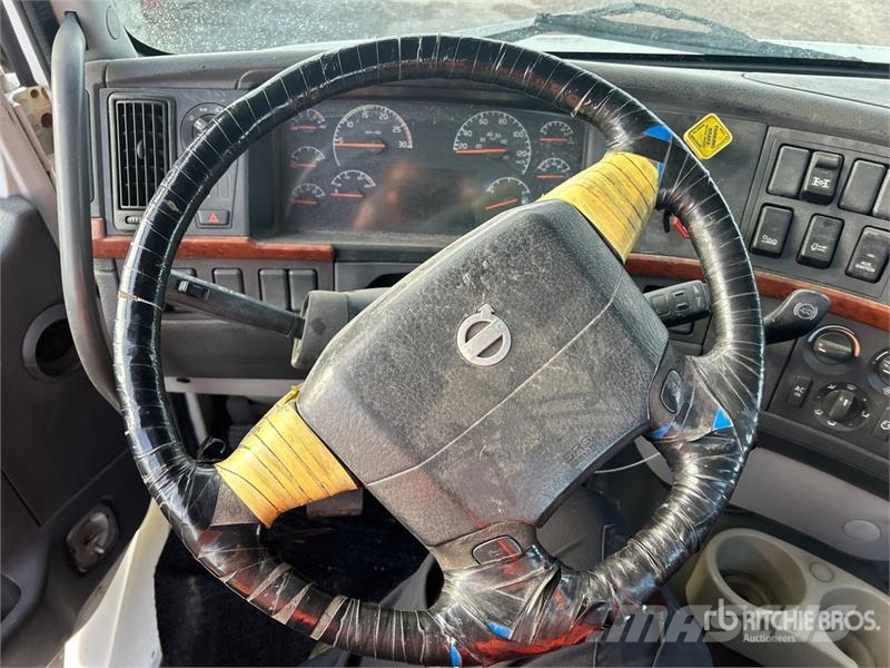 Volvo VNM وحدات الجر