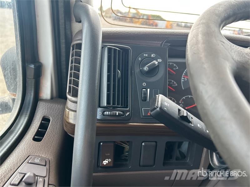Volvo VNM Sattelzugmaschinen