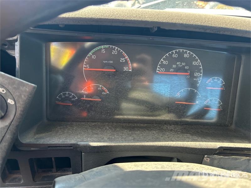 Volvo VNM Тягачі