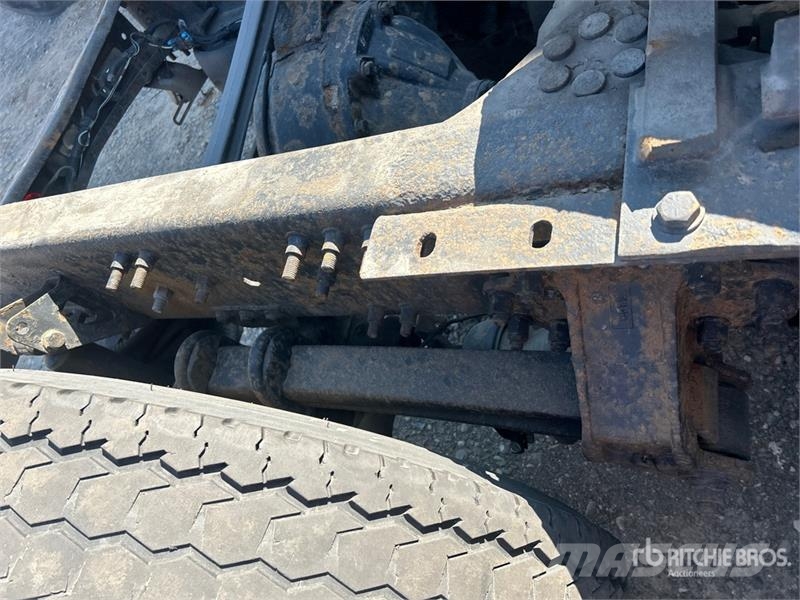 Volvo VNM Тягачі