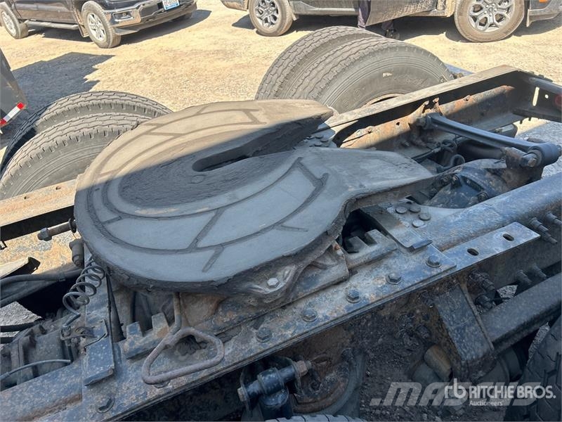 Volvo VNM Тягачі