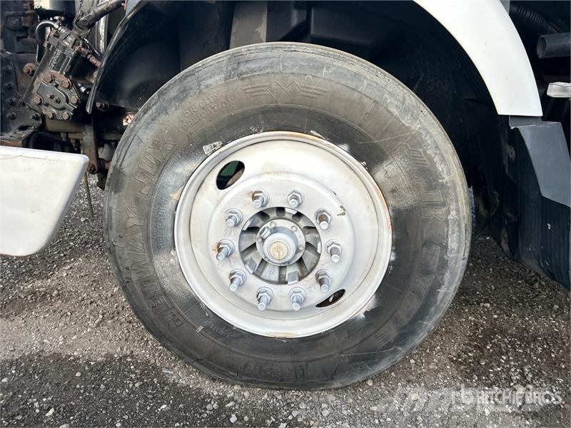 Volvo VNM وحدات الجر