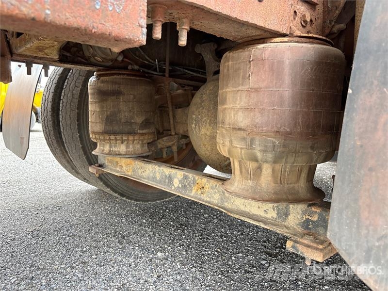 Volvo VNM صهاريج مياه