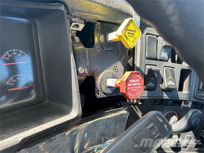 Volvo VNM Тягачі