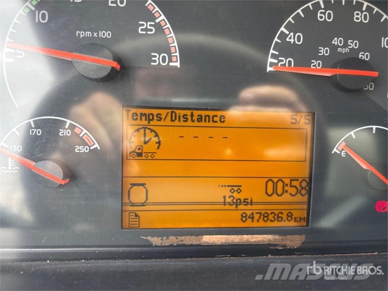 Volvo VNM صهاريج مياه