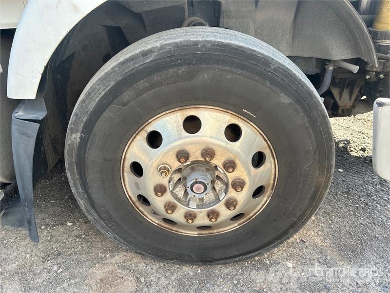 Volvo VNM Тягачі