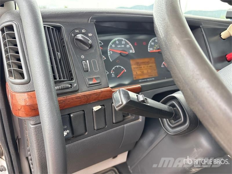 Volvo VNM Naudoti vilkikai
