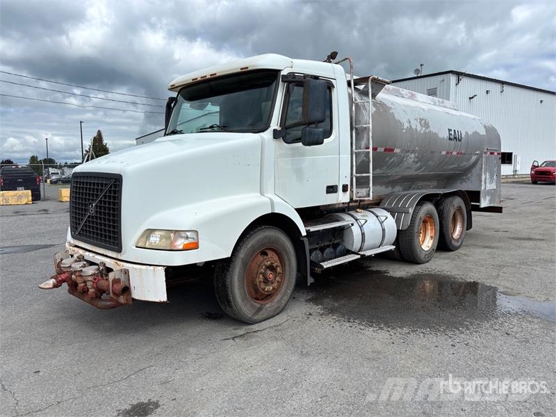 Volvo VNM صهاريج مياه