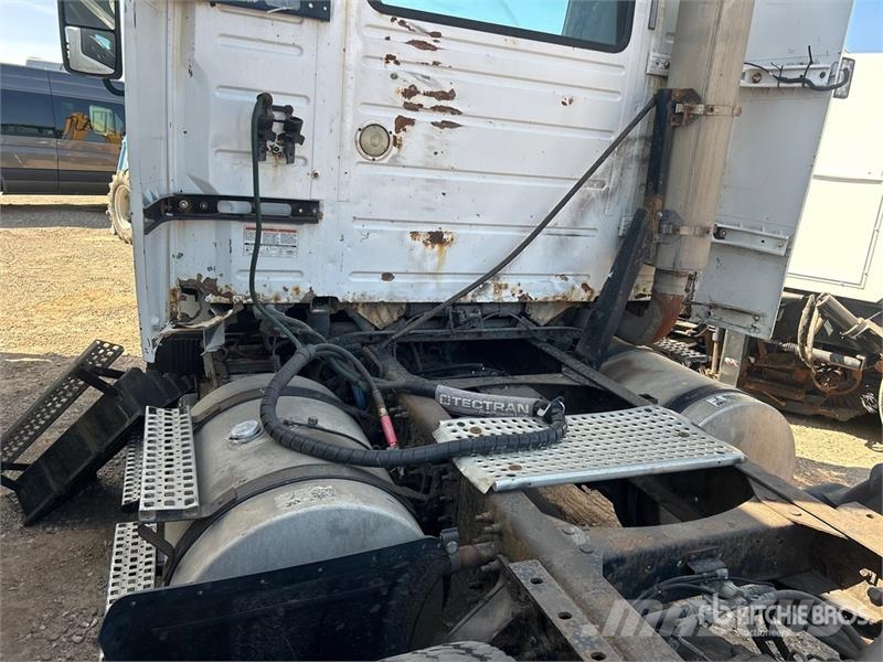 Volvo VNM Тягачі