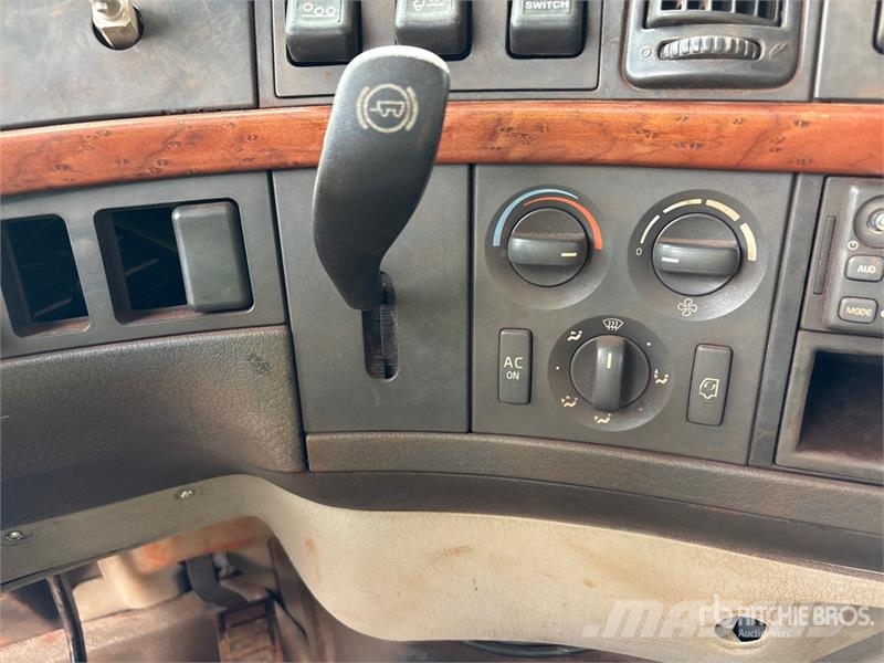 Volvo VNM صهاريج مياه