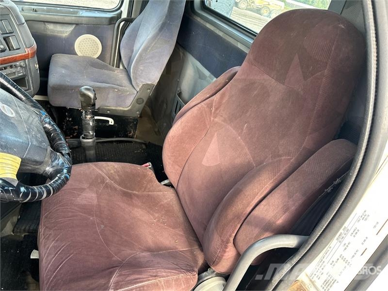 Volvo VNM وحدات الجر