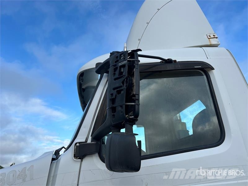 Volvo VNM وحدات الجر