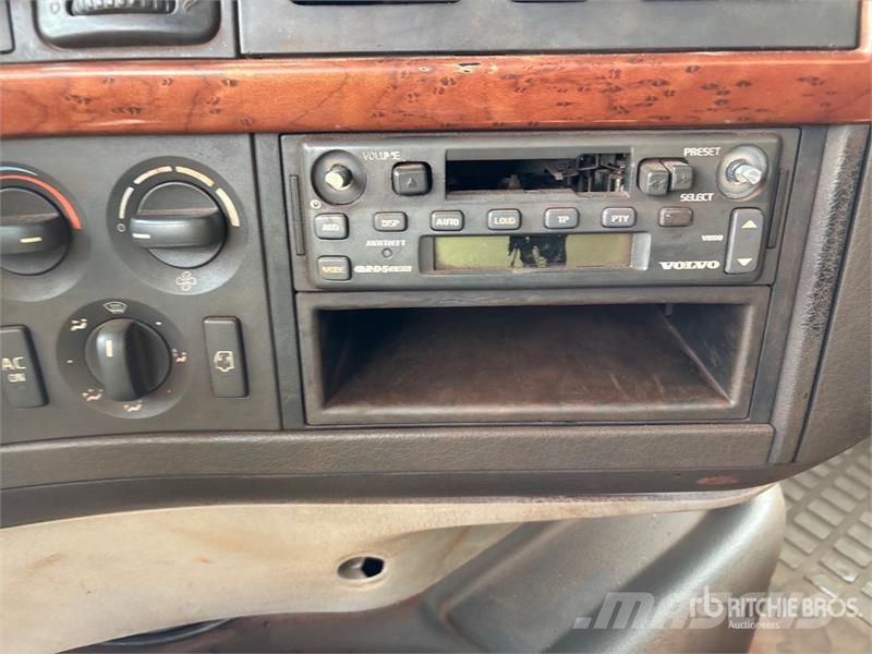 Volvo VNM صهاريج مياه