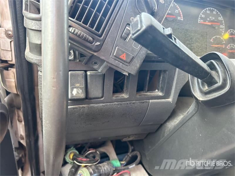 Volvo VNM Тягачі