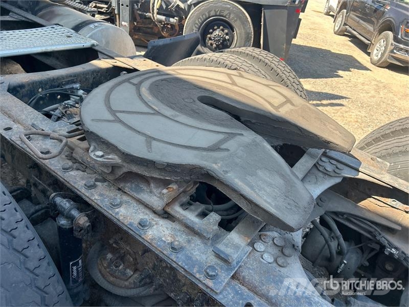 Volvo VNM Тягачі