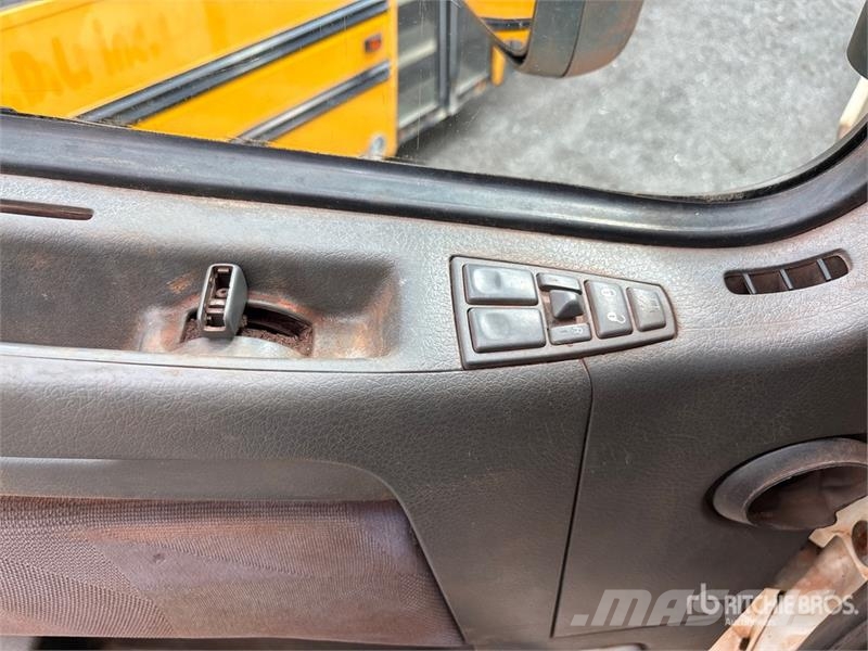 Volvo VNM صهاريج مياه