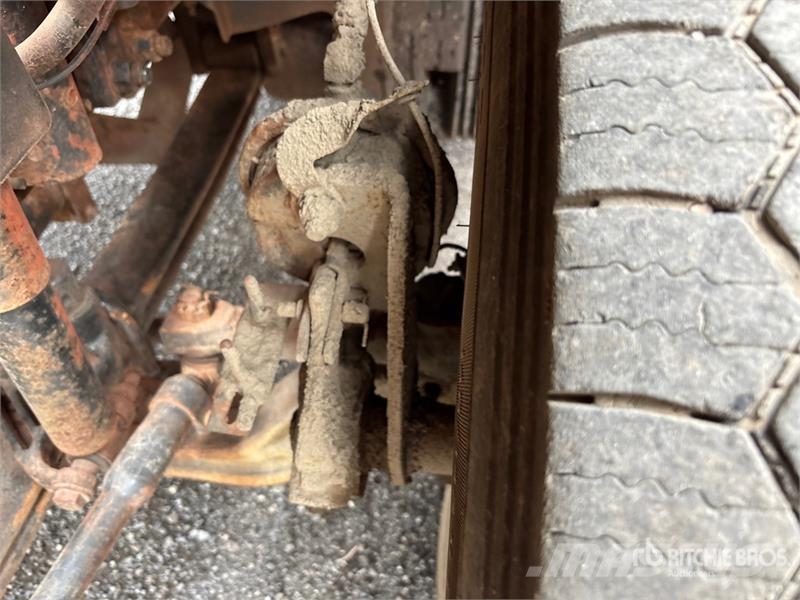 Volvo VNM صهاريج مياه