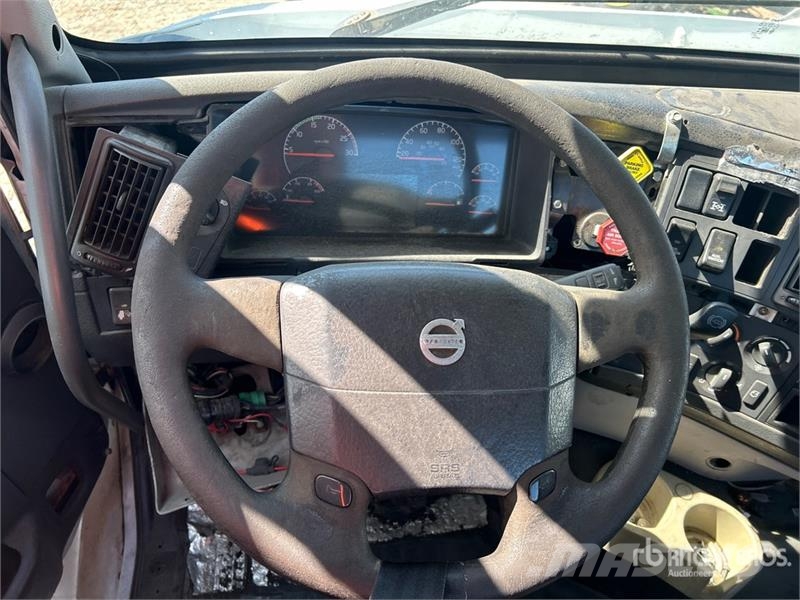 Volvo VNM Тягачі
