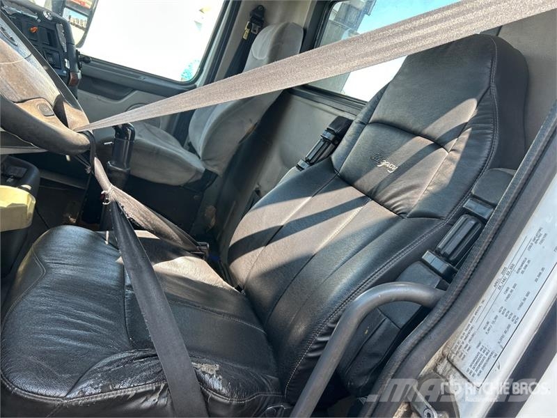 Volvo VNM Тягачі