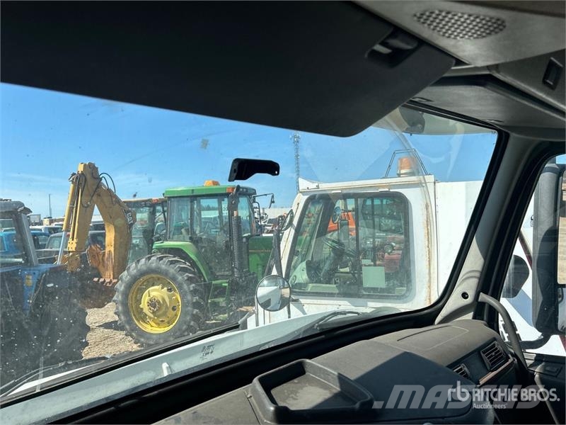 Volvo VNM Тягачі