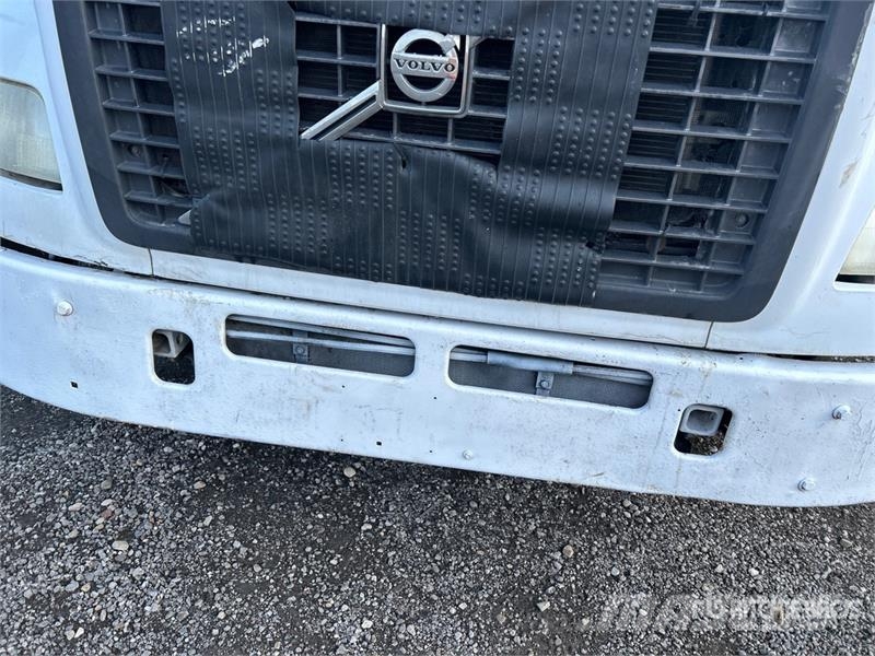 Volvo VNM وحدات الجر