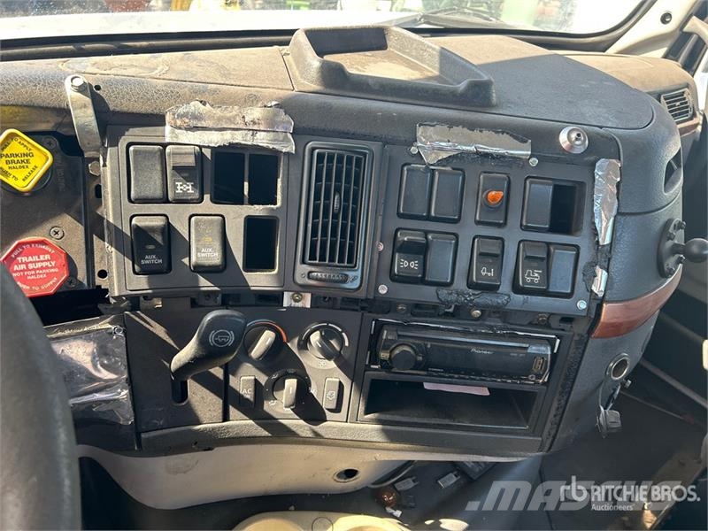 Volvo VNM Тягачі