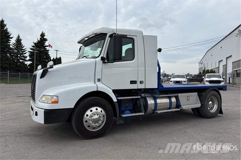 Volvo VNM 4x2 Versatile Hauler Truck Sattelzugmaschinen