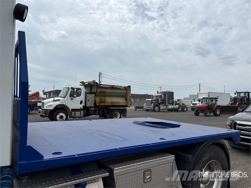 Volvo VNM 4x2 Versatile Hauler Truck Τράκτορες