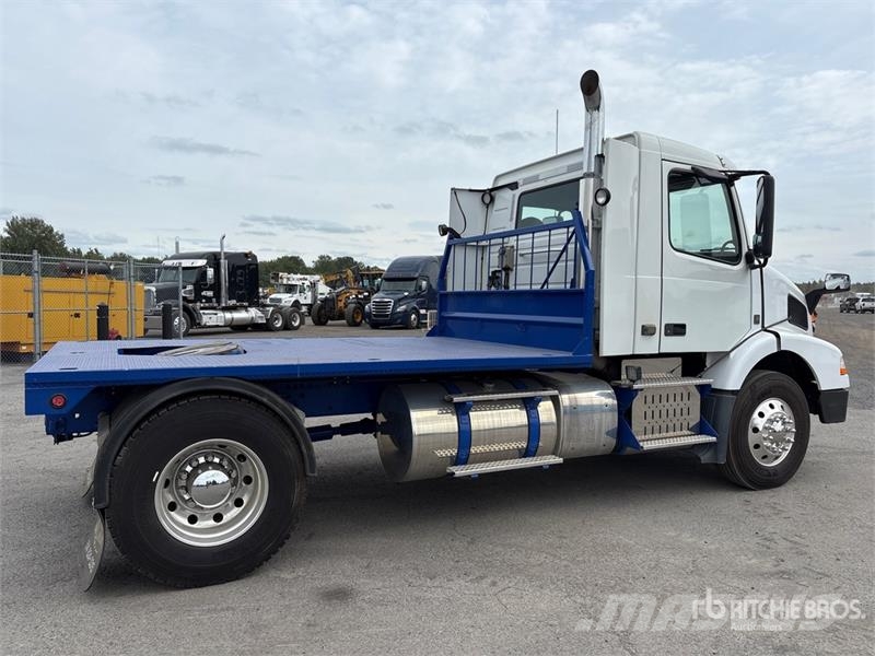 Volvo VNM Flatbed Truck Planbiler