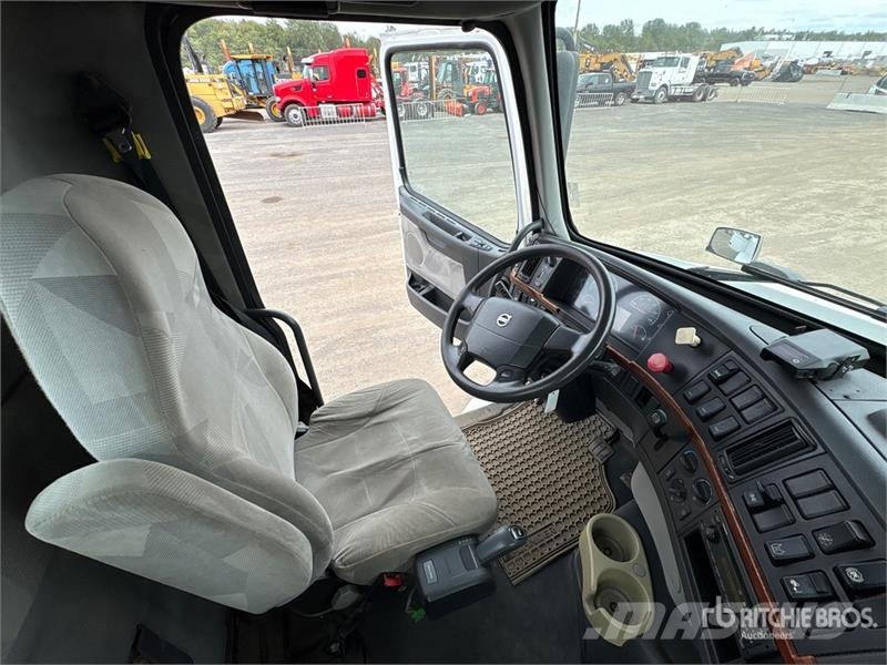 Volvo VNM Flatbed Truck Planbiler