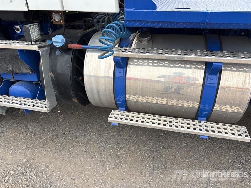Volvo VNM Flatbed Truck Planbiler