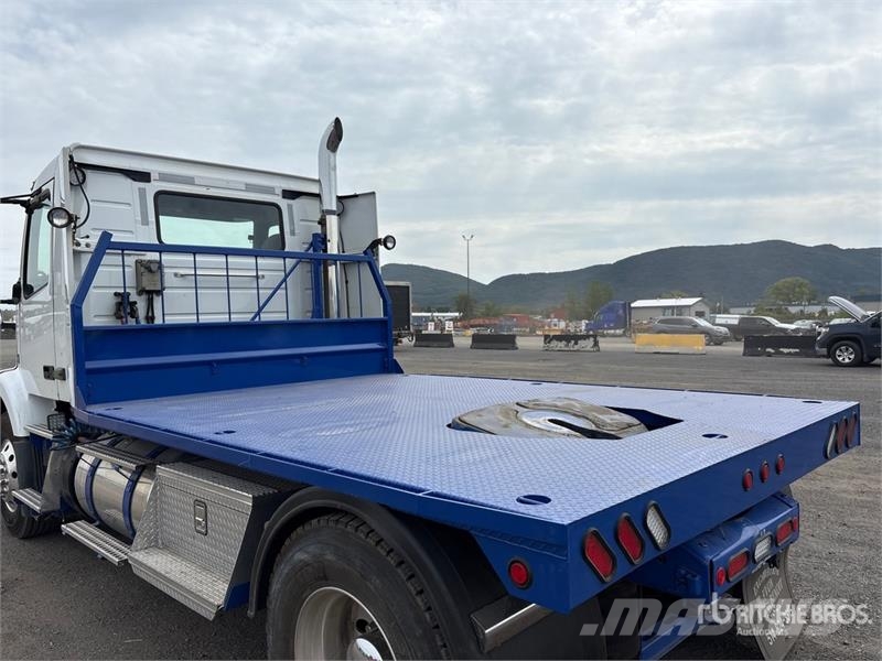 Volvo VNM Flatbed Truck Planbiler