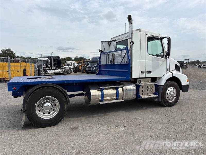 Volvo VNM Flatbed Truck Planbiler