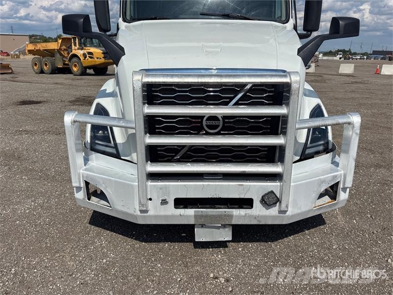 Volvo VNR 6x4 Sleeper Tow Truck Recovery vehicles