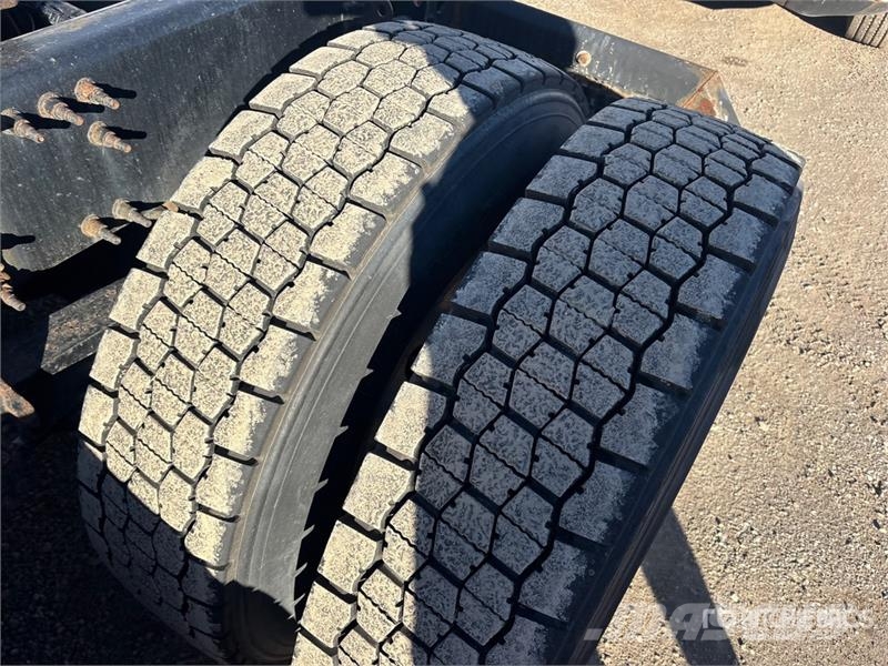Volvo VNR 6x4 T/A Day Cab Truck Tractor Motrici e Trattori Stradali